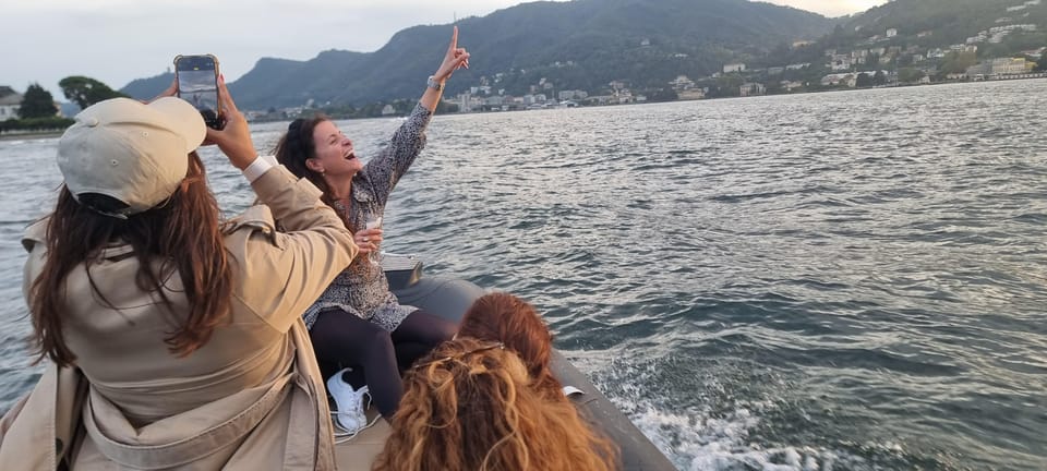 Lake Como: Shared Boat Tour with Prosecco Aperitif - Getting the story right: smartphone audio guide + headphones