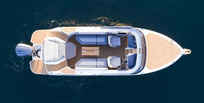 Lake Como: Shared Group or Private Boat Tour - Entering Lake Como by boat the right way
