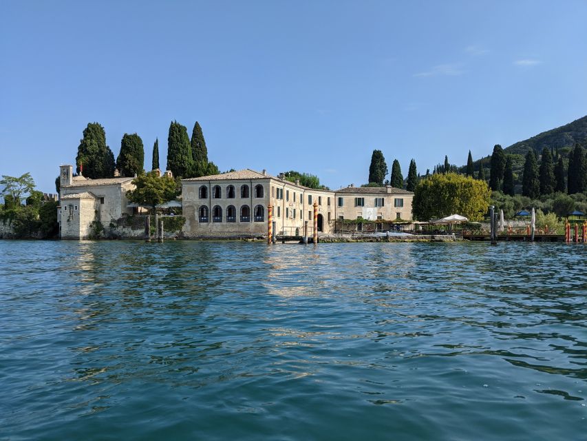 Lake Garda: 4-hour Guided Boat Cruise with Stop in Sirmione - Back on the Lake: Punta San Vigilio and Villa Canossa