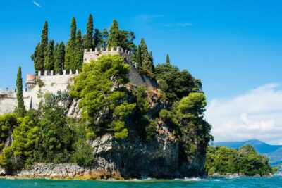 Lake Garda Afternoon Sightseeing Cruise from Sirmione - Photo stops that actually help you read the shoreline