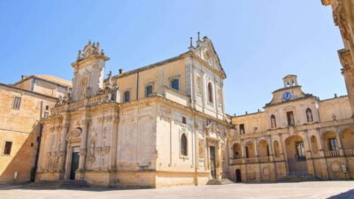 Lecce: Baroque Architecture and Underground Walking Tour - The Roman hints: how the tour keeps you from missing the older city