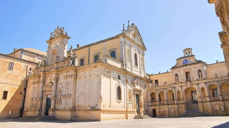 Lecce: Baroque Architecture and Underground Walking Tour - The Roman hints: how the tour keeps you from missing the older city