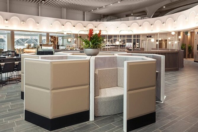 Leonardo da Vinci Airport Plaza Premium Lounge, Terminal 3 Departures - Food and Drinks: Buffet-Style Claims vs. What to Expect