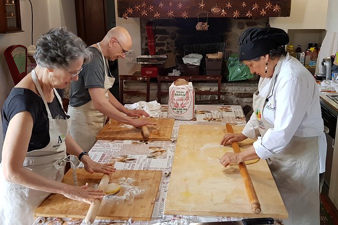 Lezione con Chef di Cucina Tradizionale Bolognese - The Sweet Finale: Pinza Bolognese, Raviole, and Torta della Nonna