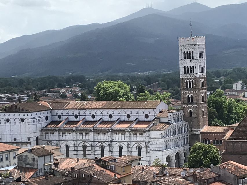 Lucca: 2-Hour City Center Walking Tour - Piazza Napoleone, via Fillungo, and Lucca’s two tower icons