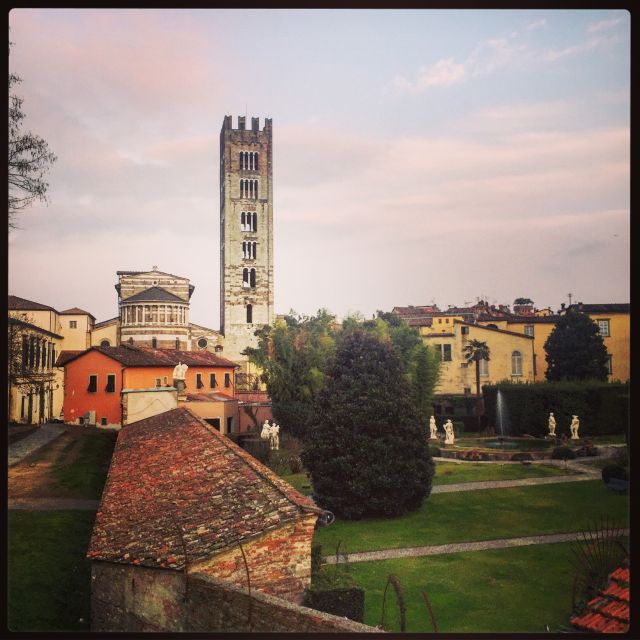 Lucca: 2-Hour City Center Walking Tour - San Frediano and Piazza Anfiteatro: where centuries overlap
