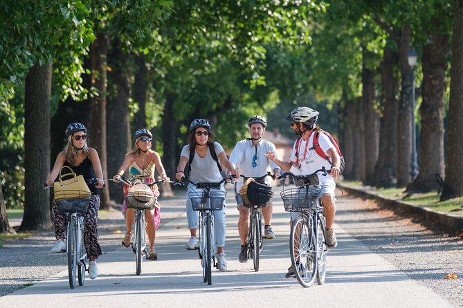 Lucca Bikes and Bites with food tastings for Small Groups or Private - Getting started at the Lucca Bike rental near the station