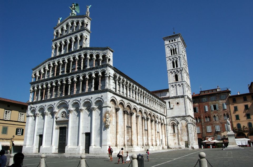 Lucca: Self-Guided Tour by Bike - Getting started at Piazzale B. Ricasoli and Tourist Center Lucca