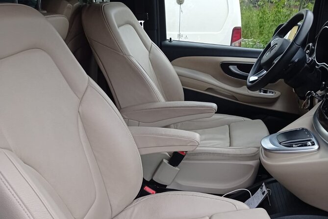Luxury Private Transfer from/to Fiumicino Airport to Rome Center - Luxury in the car: what comfort means after a long flight
