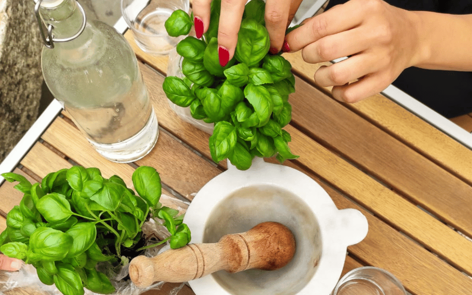 Manarola: Authentic Pesto Making Class at Cinque Terre - Basil-to-Table: How the Tasting Works (Focaccia and Wine Included)