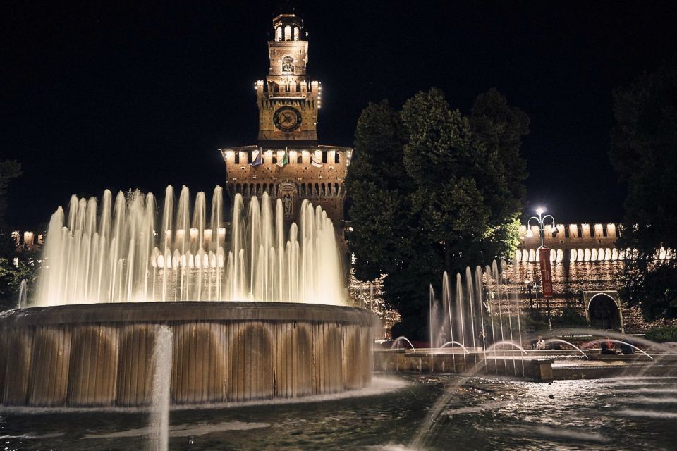 Milan by Night 2-Hour Walking Tour - Listening comfort: headphones, crowds, and rain reality