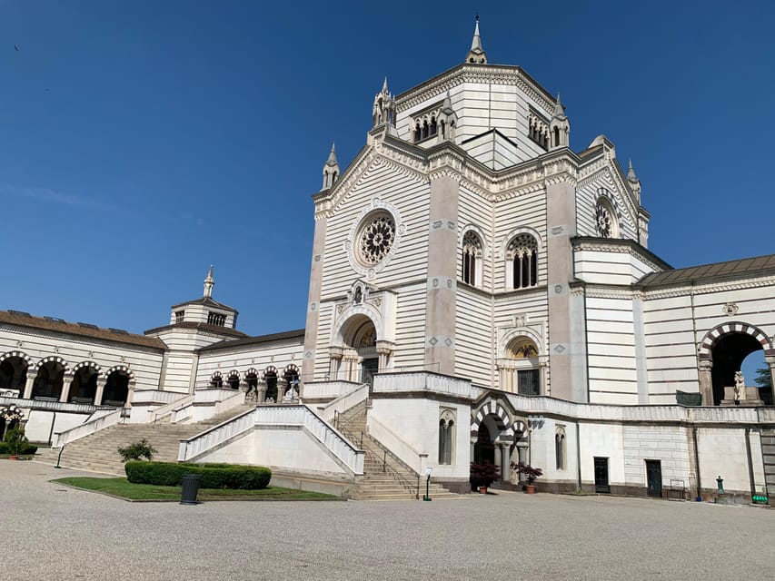 Milan: City Highlights Bike Tour - A 3-hour Milan circuit that hits Duomo, canals, and Sforza Castle