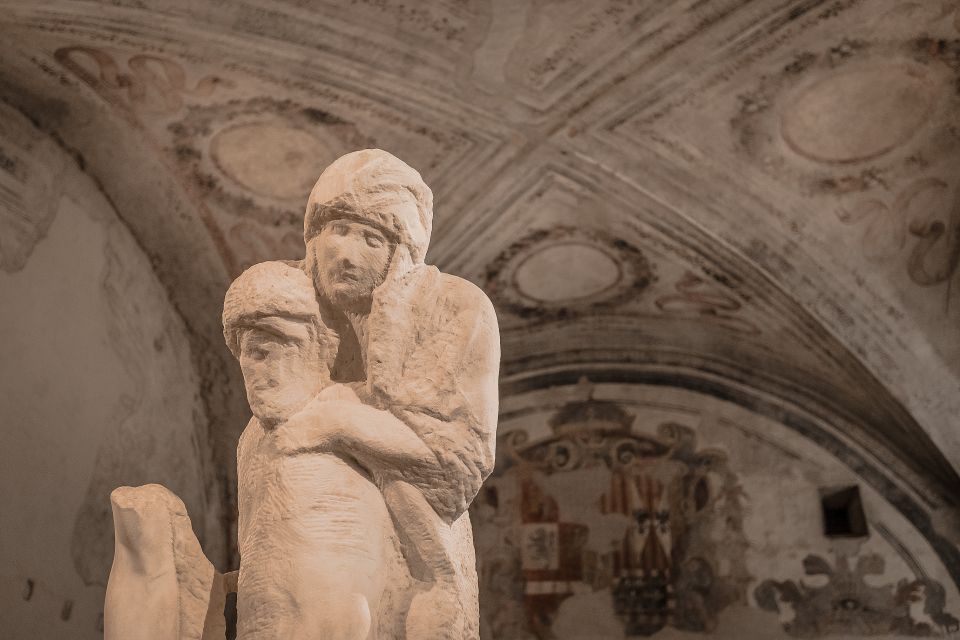 Milan: City Highlights Walking Tour with The Last Supper - Piazza della Scala and Vittorio Emanuele Gallery: the “Milan walk-through” stops