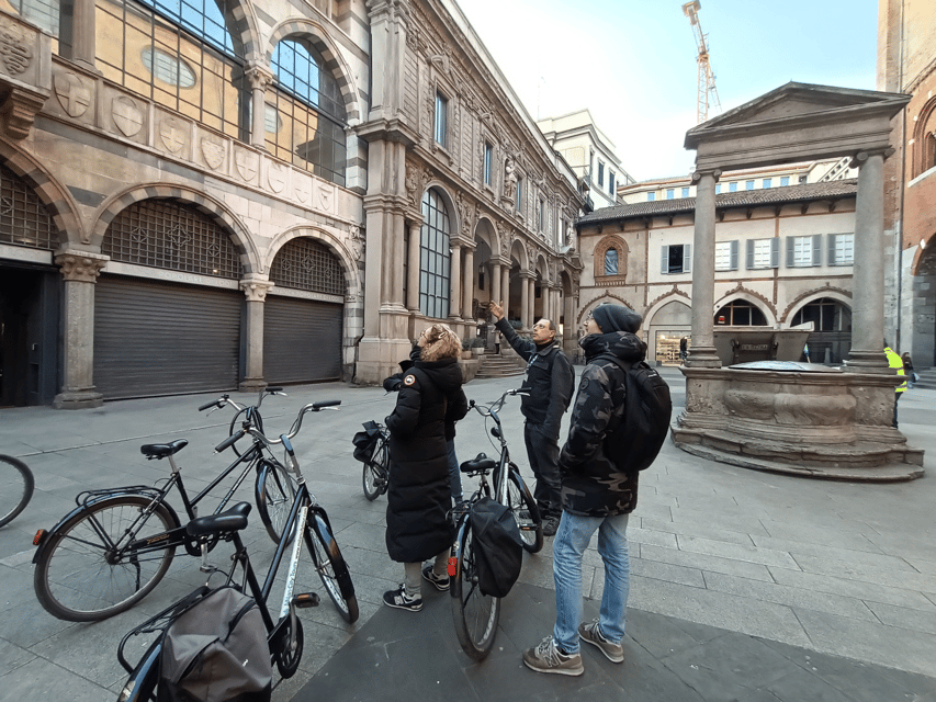Milan: Guided Bike Tour - Darsena, the Canals, and the Canal-Lock Photo Break