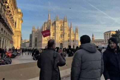 Milan: Guided Duomo, Last Supper and City Centre Tour - The meeting point and how the tour actually flows