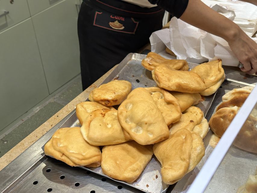 Milan: Guided Street Food Walking Tour with Food Tasting - Milan sights on the same route: Duomo, L.O.V.E., Piazza Affari, and more