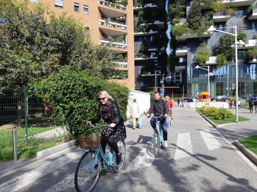 Milan: Highlights and Hidden Gems Guided Bike Tour - Castello Sforzesco and Parco Sempione: Big History, Then a Breathing Zone