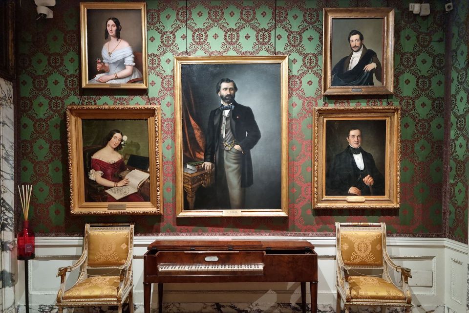Milan: La Scala Theater and Museum Tour with Entry Tickets - Teatro alla Scala sneak peek: seeing the stage from the boxes