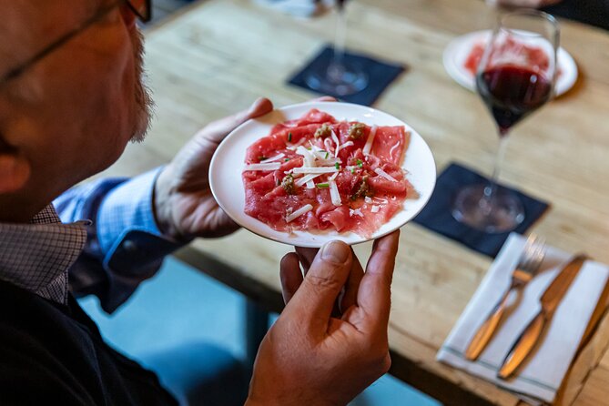 Milan: Navigli Food & Drinks Tour with Eating Europe - Stop 1: Sciuè Navigli and the pizza fritta + Campari soda combo