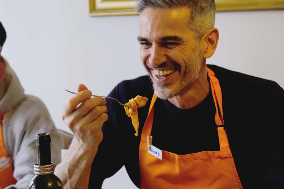Milan: Pasta, Ravioli, and Gelato Class in a Glamorous Home - The meal setup: wine, company, and pacing in a 3-hour class