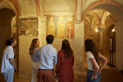 Milan: San Sepolcro Crypt Skip-the-Line Entry Ticket - Meeting Point: Down the Courtyard Steps Near Pinacoteca Ambrosiana