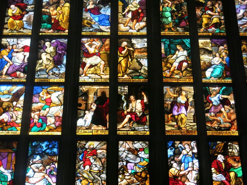 Milan: Skip-the-Line Duomo Guided Tour & Hop-on Hop-off Bus - The Madonnina on the roof: why your guide keeps returning to it