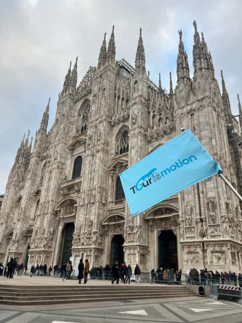 Milan: Skip-the-Line Guided Walk and "The Last Supper" - Duomo Square: reading the cathedral façades from the sidewalk