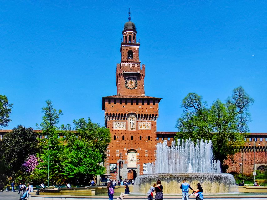 Milan: Skip-the-Line Guided Walk and "The Last Supper" - La Scala and Via Dante: Milan’s fashion capital in motion