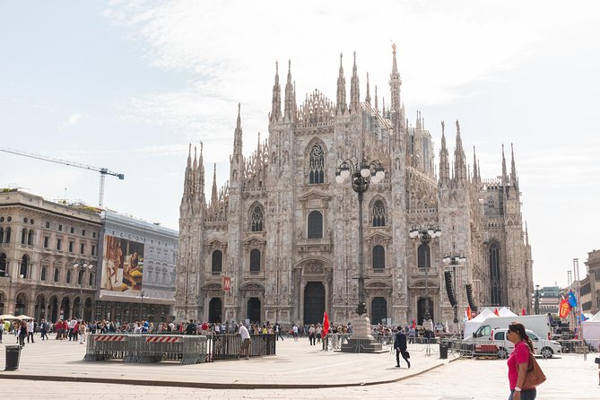 Milan Super Saver: Skip-the-Line Duomo and Rooftop Guided Tour - Skip-the-Line Duomo: Facade Details and Fast Entry