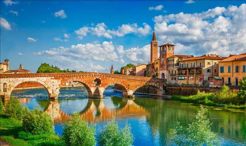 Milan: Verona Day Tour with a Lake Garda Cruise to Sirmione - Getting From Milan: Piazza IV Novembre and the Coach Comfort