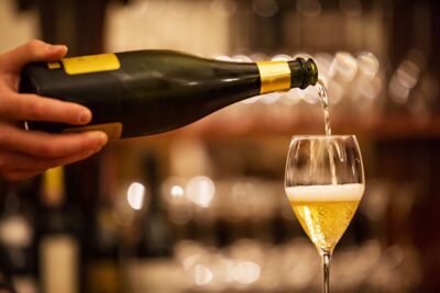 Milan: Wine Tasting Experience in the City Centre - The 90-minute flow: what happens during your tasting