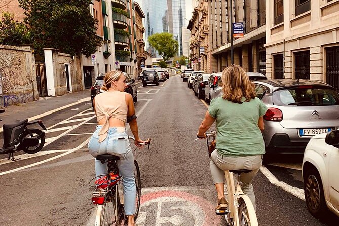 Milan's Hidden Gems: Unique Bike Tour (ENG, NL) - What you learn from mixing modern Milan and old Milan