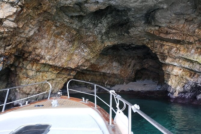Monopoli Shared tour by Gozzo boat to the Polignano caves - Guide energy and boat handling: why it matters on a small vessel