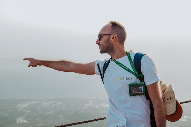 Mount Vesuvius Tour from Pompeii Led by an Expert Guide - Pompeii meeting point and the minibus ride up