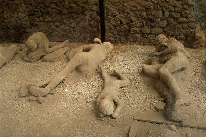 Mt Vesuvius and Pompeii Tour by Bus from Sorrento - Bus Comfort, Headsets, and How the Day Feels With a Group