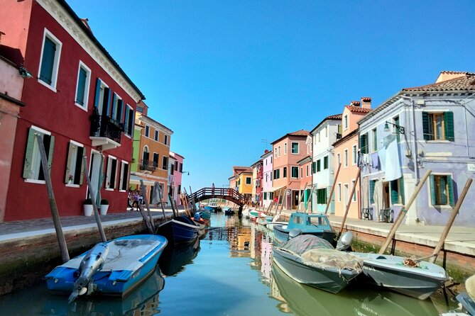 Murano Glass Experience With a Visit to a Burano Lace Island - Meeting point and getting on the boat without stress