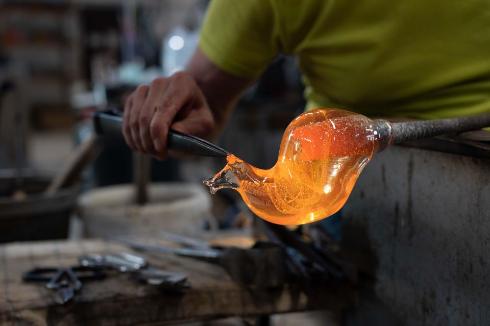 Murano: Glass Factory Experience with Tour and Demonstration - Sculpture technique and glass animals: the second demo that helps you compare