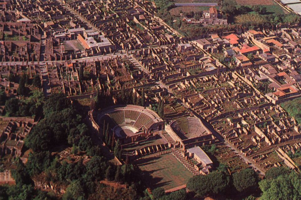 Naples and Pompeii: Half-Day Tour - Plebiscite Square, San Francesco di Paola, and Royal Palace front