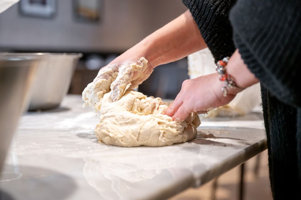 Naples: Authentic Neapolitan Pizza Making Class - Meeting Point and Timing: City Centre Is Convenient, But Reconfirm It