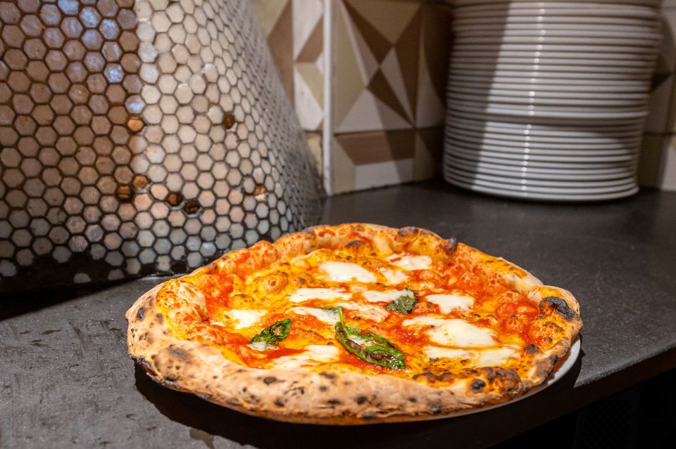 Naples: Authentic Neapolitan Pizza Making Class - Language Options: Finding an English-Friendly (or Not) Fit
