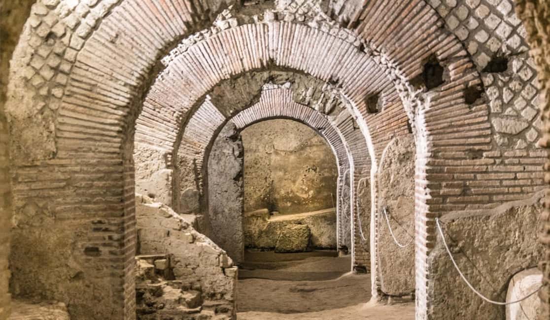 Naples: City Walking Tour w/ Underground Roman Ruins Ticket - Starting at Piazza Municipio: How the Walk Gets Going