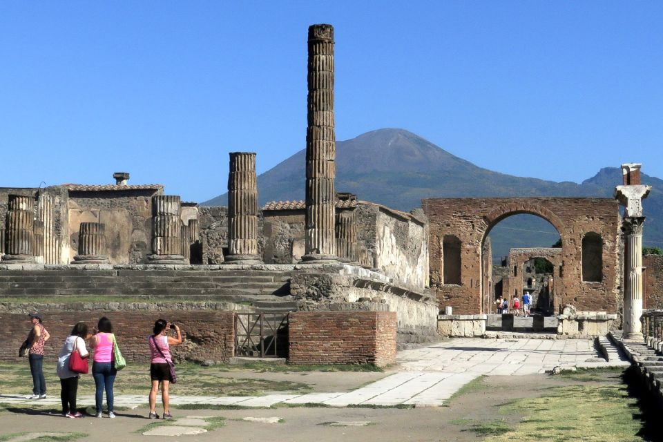 Naples: Day Trip to Pompeii and Capri - Skip-the-line Pompeii entry: how the guided visit is organized