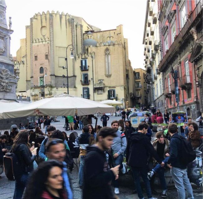 Naples: Guided Pub Crawl in the Old Town - A 150-minute walking night through Old Town