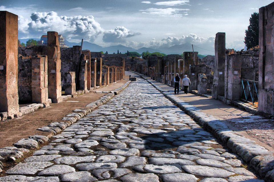 Naples: Pompeii, Herculaneum and Mt. Vesuvius Private Tour - Timing and energy: how to survive an 8-hour “two ruins + volcano” day