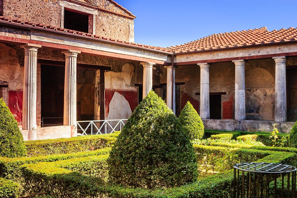 Naples: Pompeii & Mt. Vesuvius Day Trip with Tickets & Lunch - Lunch on the way to Vesuvius: traditional Italian, not a snack break