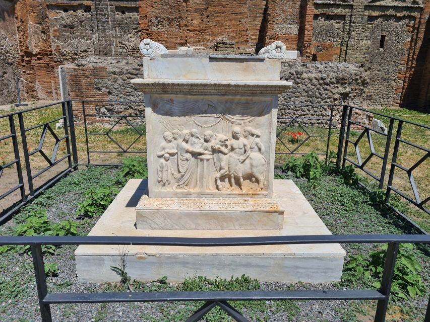Naples: Pompeii Self Guided Audio Tour - Wheelchair access and phone-first practicality