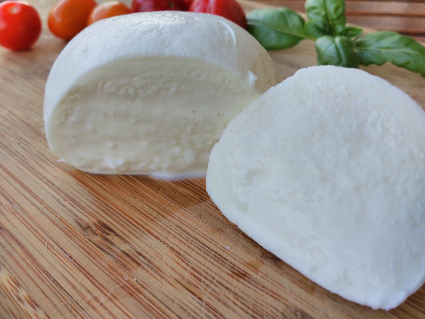 Naples: Private Food Tour – 10 Tastings with Locals - How the guide turns tastings into stories (and adjusts to you)