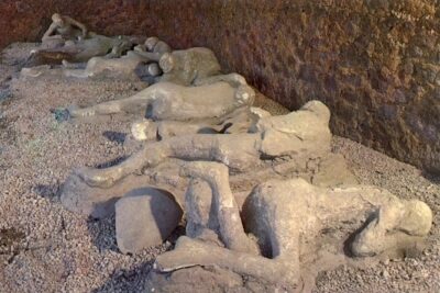 Naples Shore Excursion: Naples City and Pompeii Half Day Sightseeing Tour - Duomo di Napoli: a cathedral stop that actually feels worth it