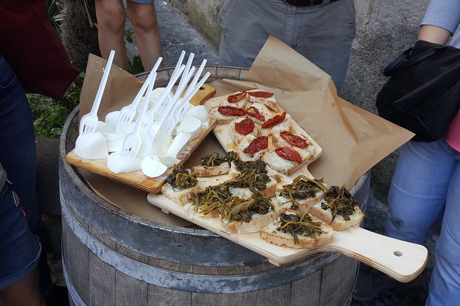 Naples Street Food Tour: Discover Local Flavors with Expert Guide - Via dei Tribunali: pizza fritta plus Pulcinella d’Acerra