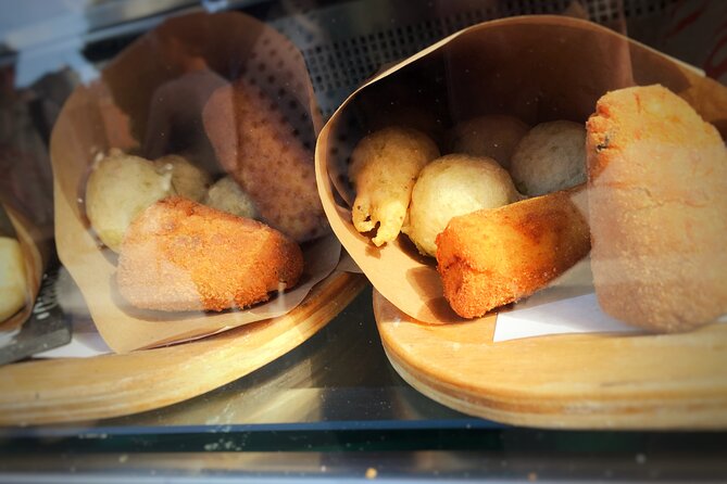 Naples' Ultimate Street Food Tour - Small Group by Do Eat Better - Sfogliatella or babà at Santa Chiara, plus espresso to finish